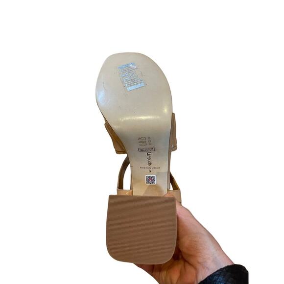 Larroude Bee Platform Sandel in beige patent leather size 9 - Picture 12 of 16